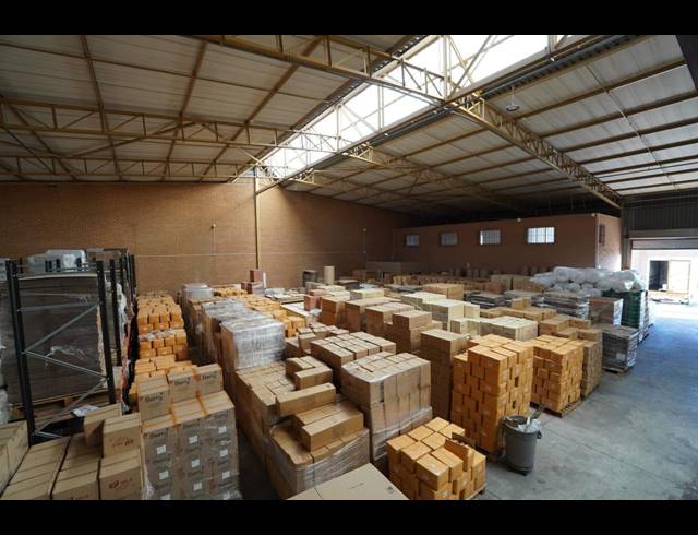 2,148M² WAREHOUSE TO LET IN LASER PARK